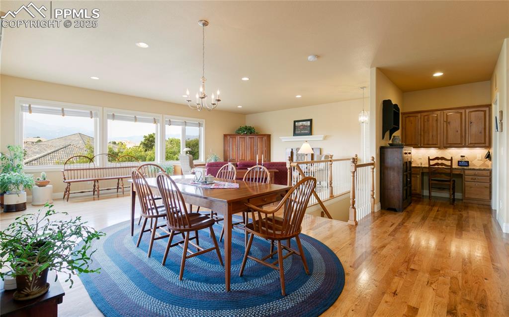 Image 13 of 36: Dining Area
