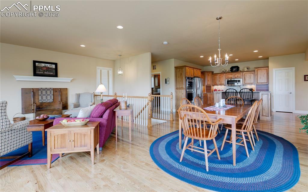 Image 14 of 36: Dining Area