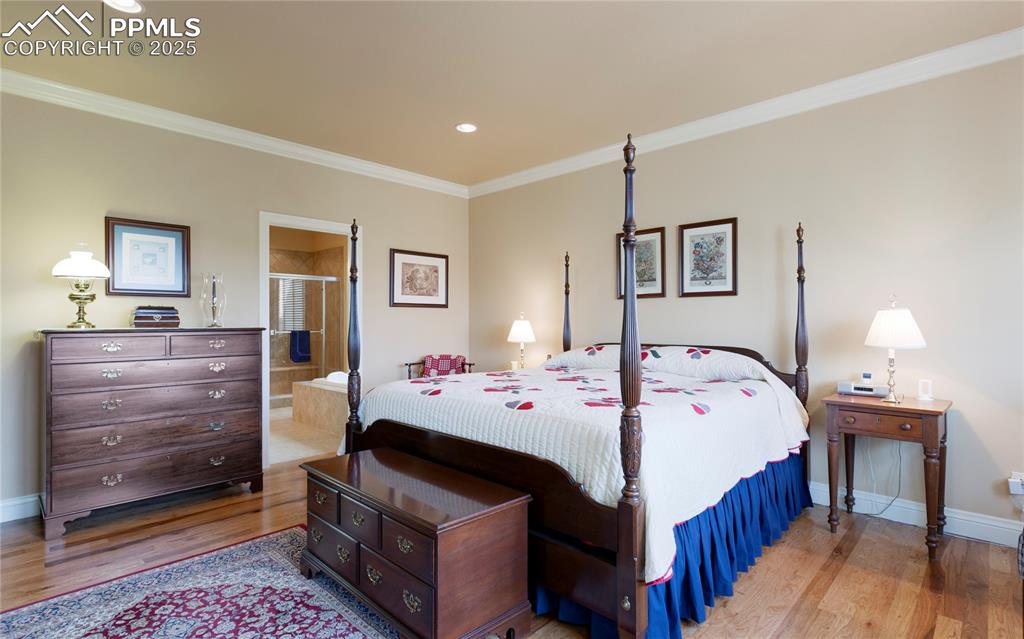 Image 16 of 36: Bedroom