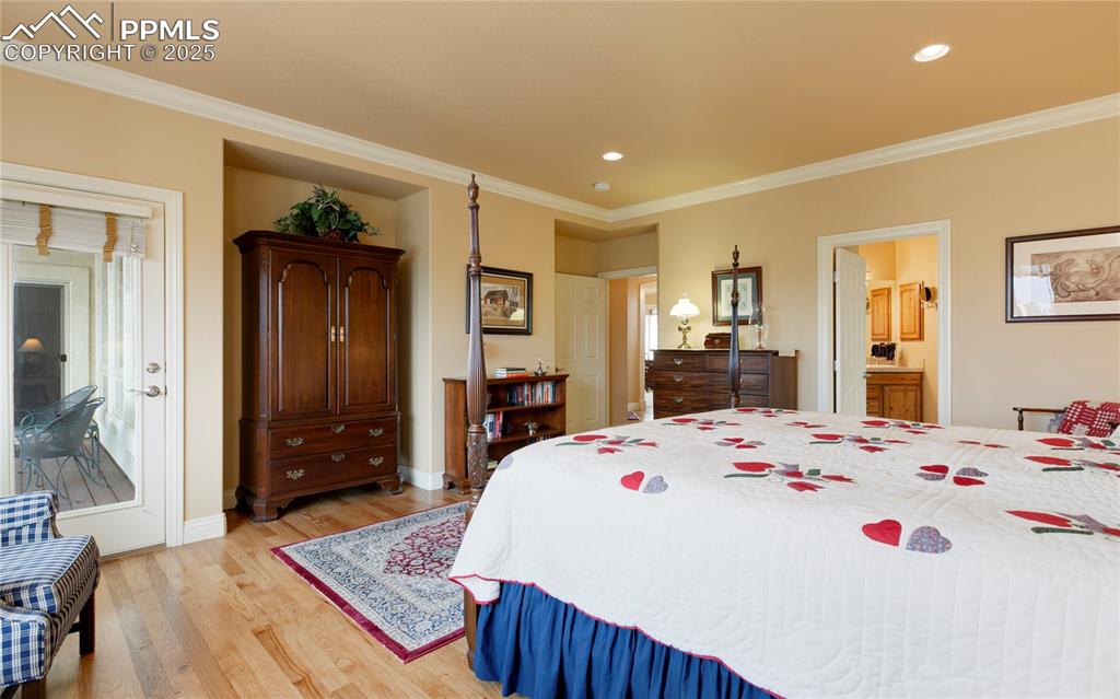 Image 18 of 36: Bedroom