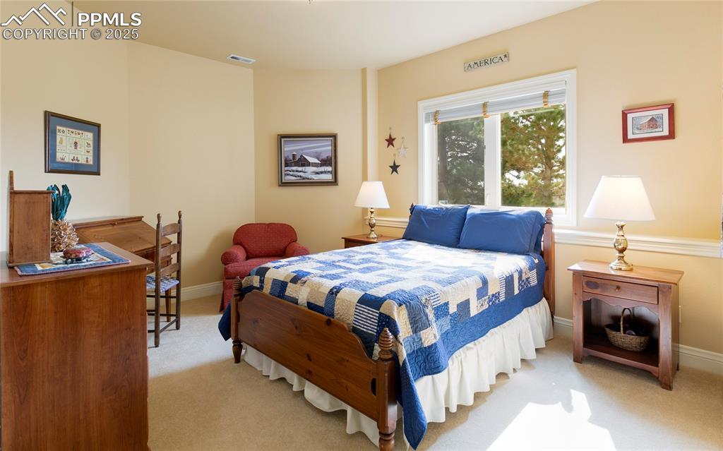 Image 31 of 36: Bedroom