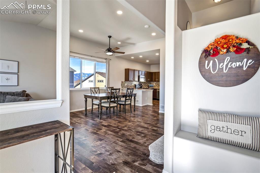 Image 4 of 50: Entry