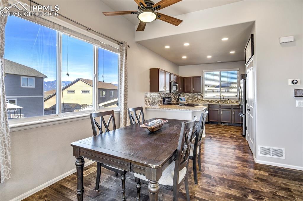 Image 9 of 50: Main level