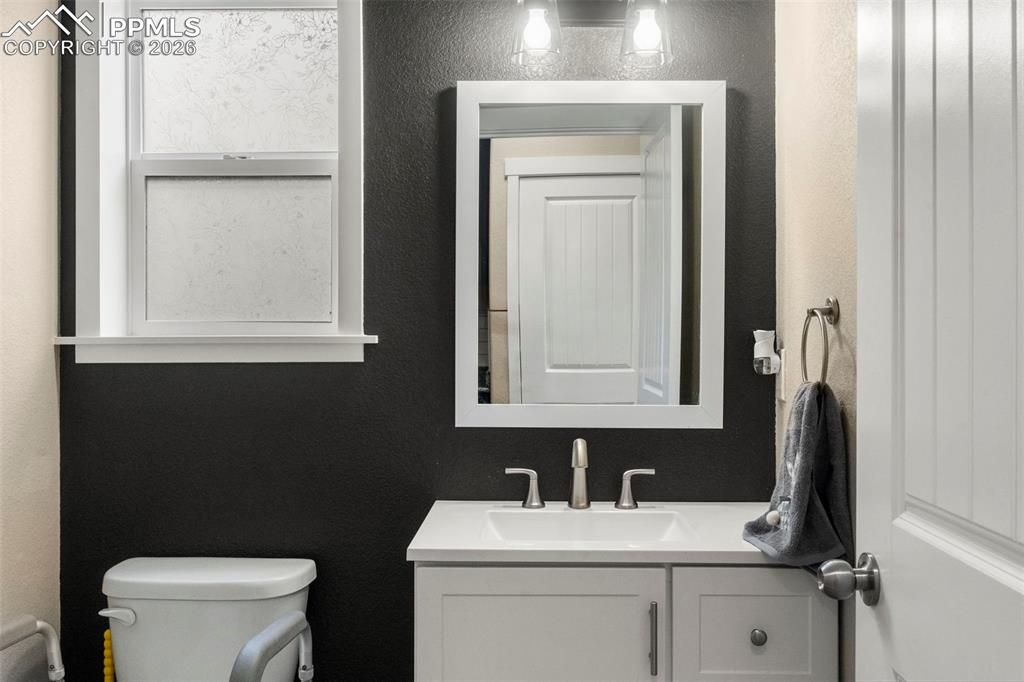 Image 12 of 30: Bathroom