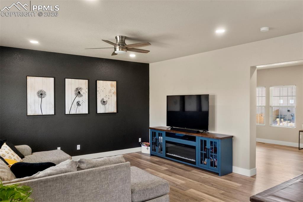 Image 5 of 30: Living Room