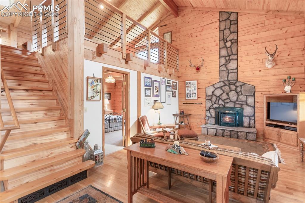 Image 12 of 27: Living Room