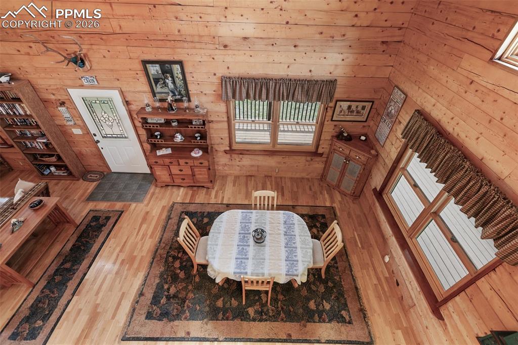 Image 15 of 27: Living Room