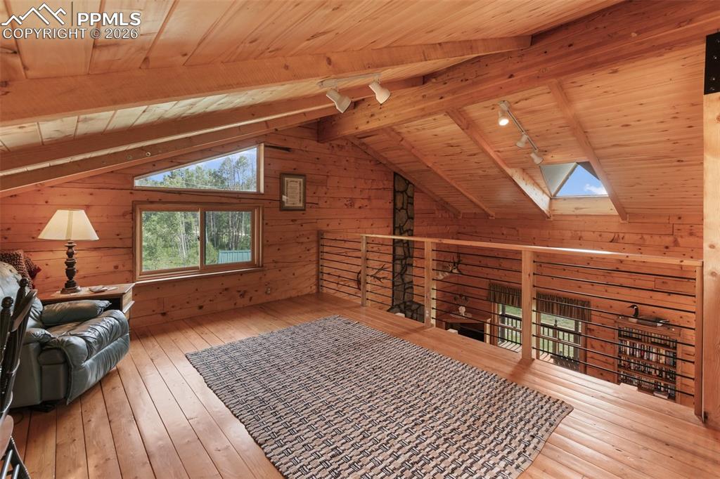 Image 25 of 27: Living Room