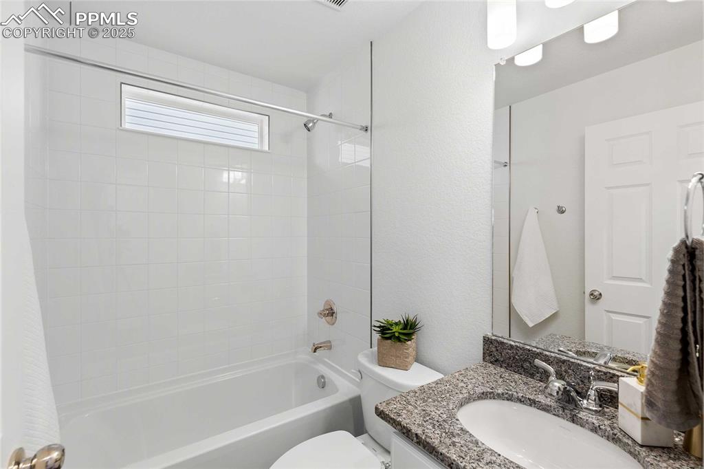 Image 21 of 23: Photos of model home