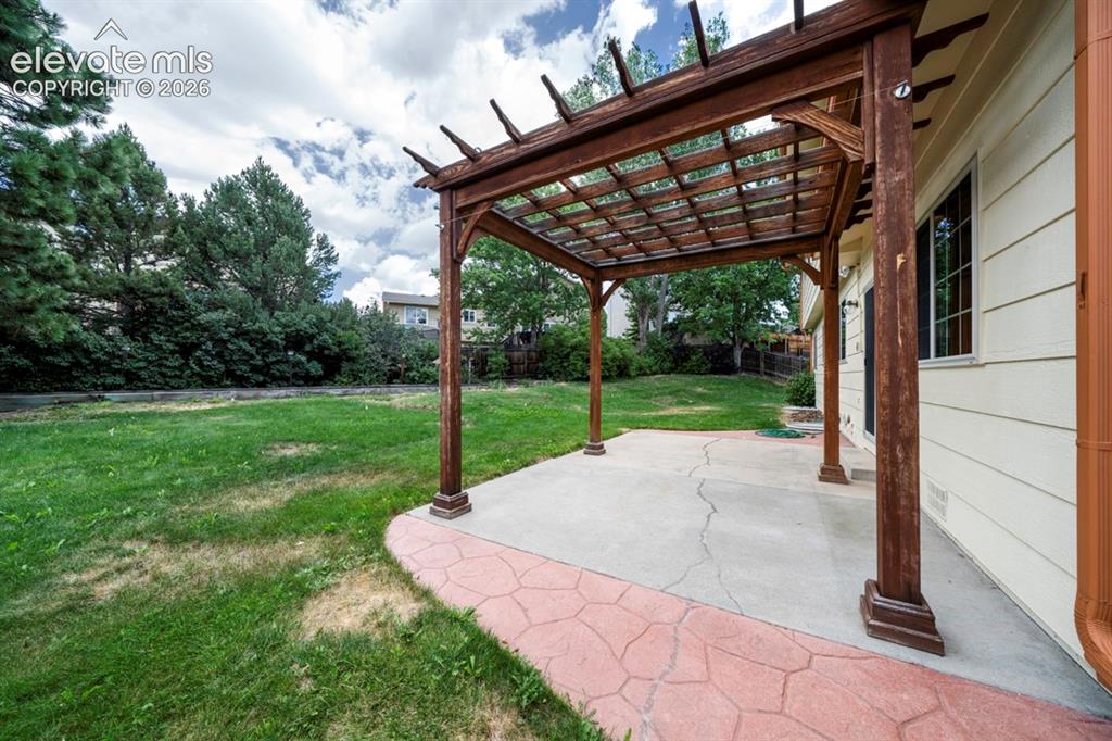 Image 21 of 40: Patio