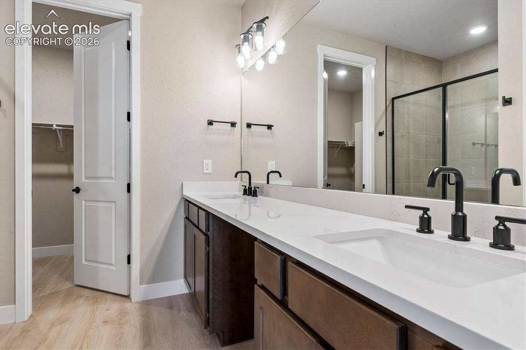 Image 12 of 23: Bathroom