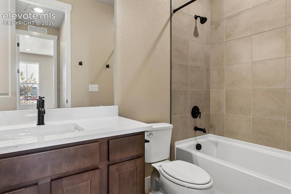 Image 3 of 23: Bathroom