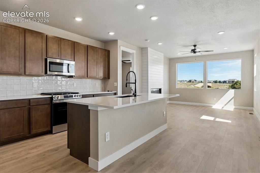 Image 6 of 23: Kitchen