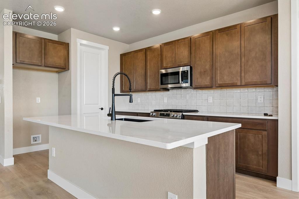 Image 7 of 23: Kitchen