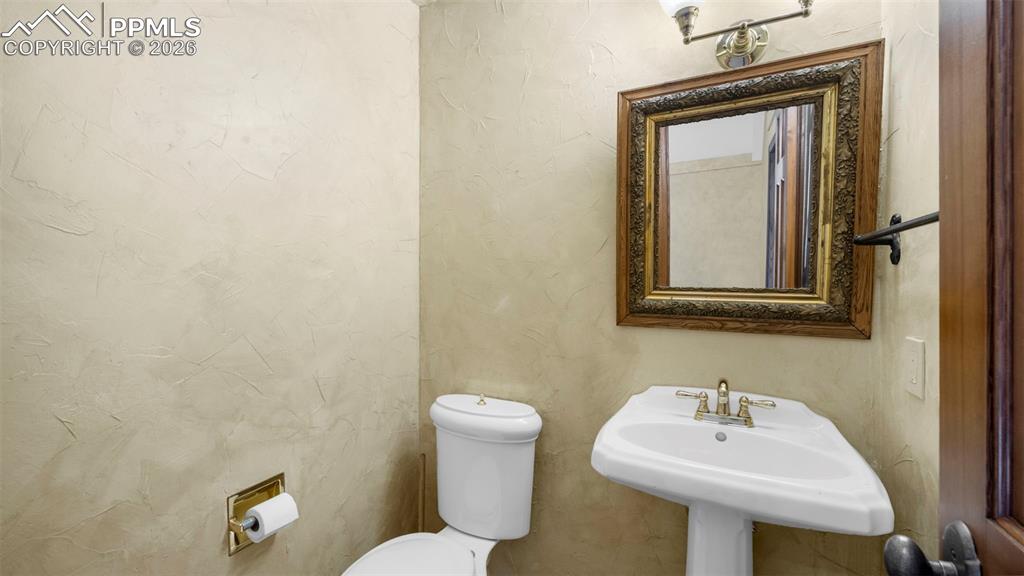 Image 14 of 46: Bathroom