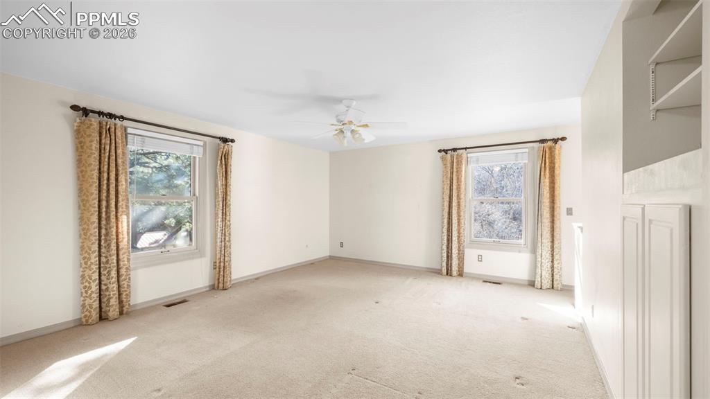 Image 21 of 46: Bedroom