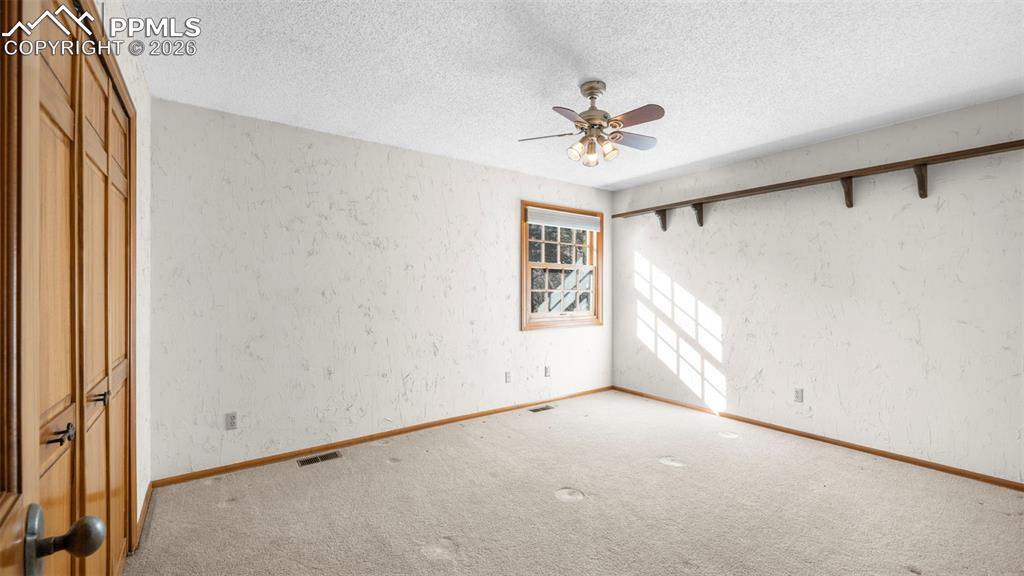 Image 22 of 46: Bedroom