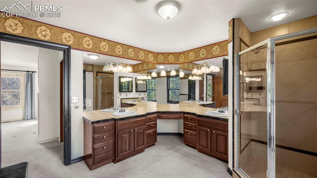 Image 24 of 46: Bathroom