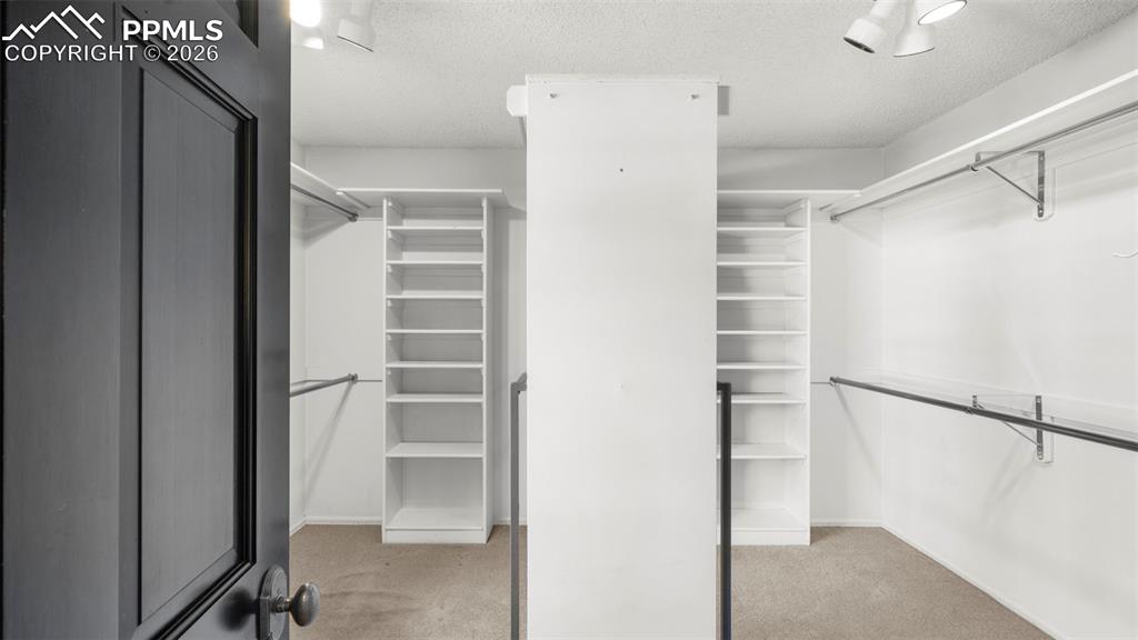 Image 25 of 46: Closet