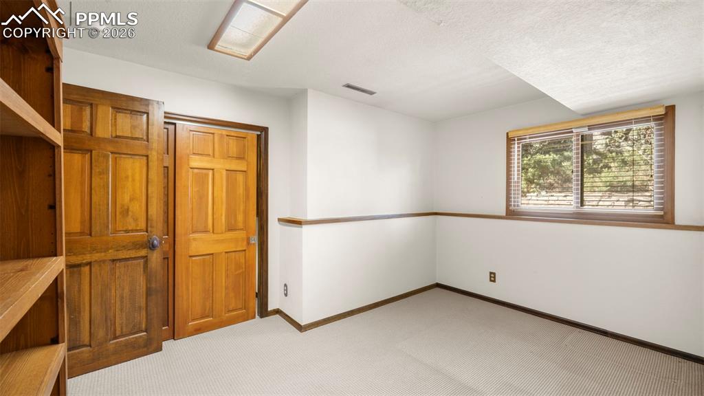 Image 31 of 46: Bedroom