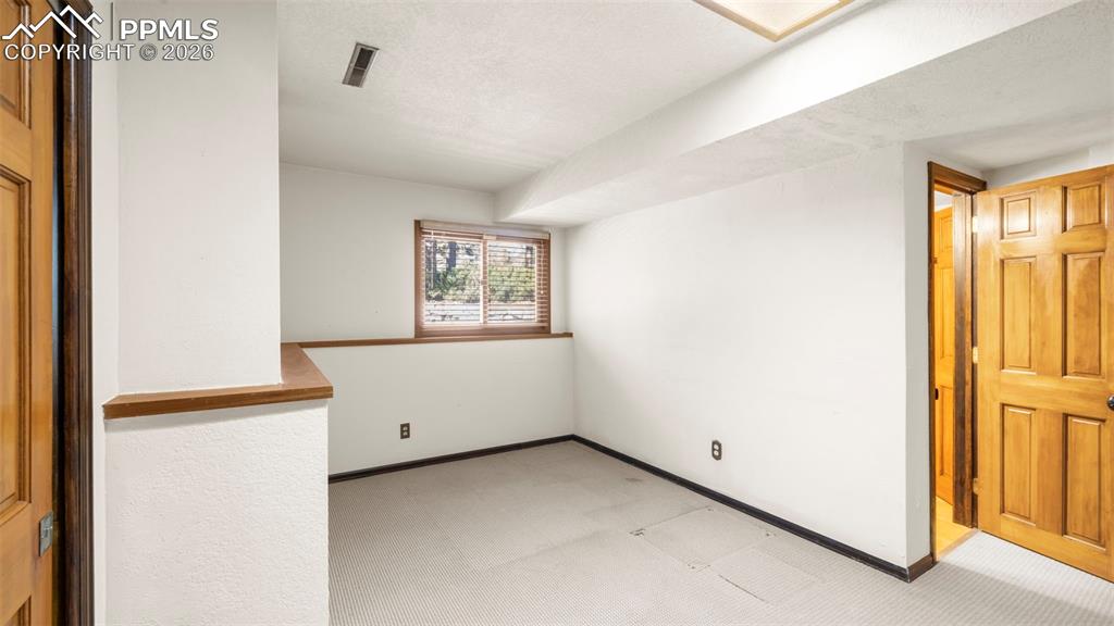 Image 32 of 46: Bedroom