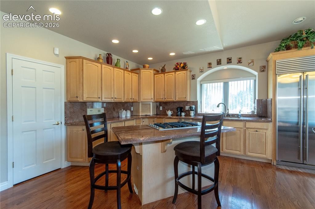 Image 11 of 50: Kitchen