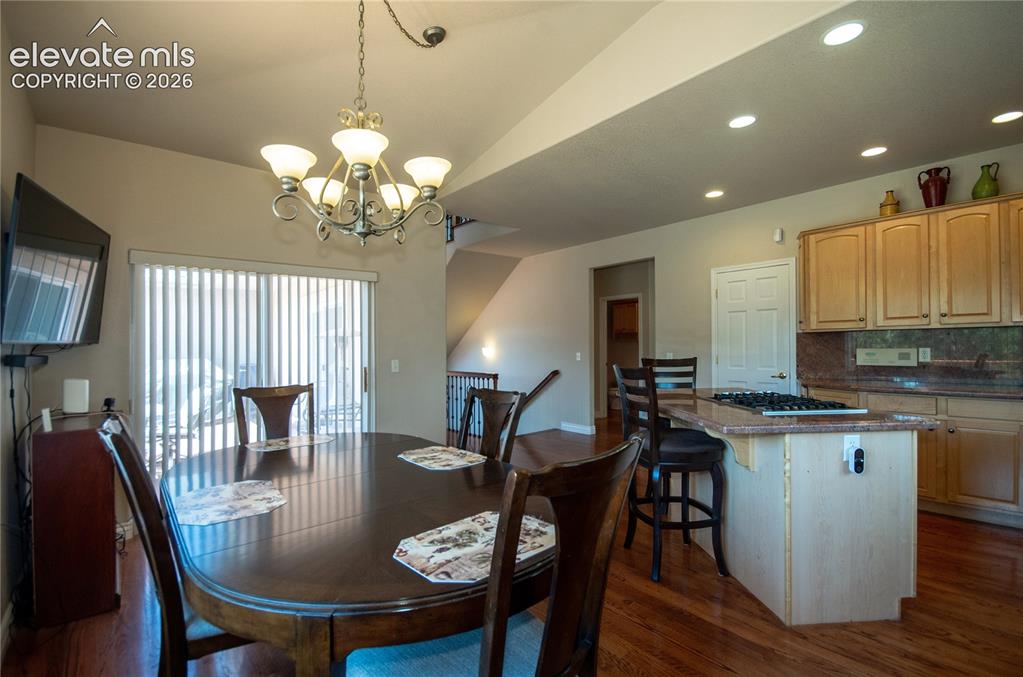 Image 12 of 50: Dining Area