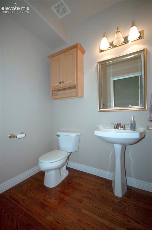 Image 16 of 50: Bathroom