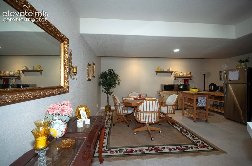 Image 35 of 50: Dining Area
