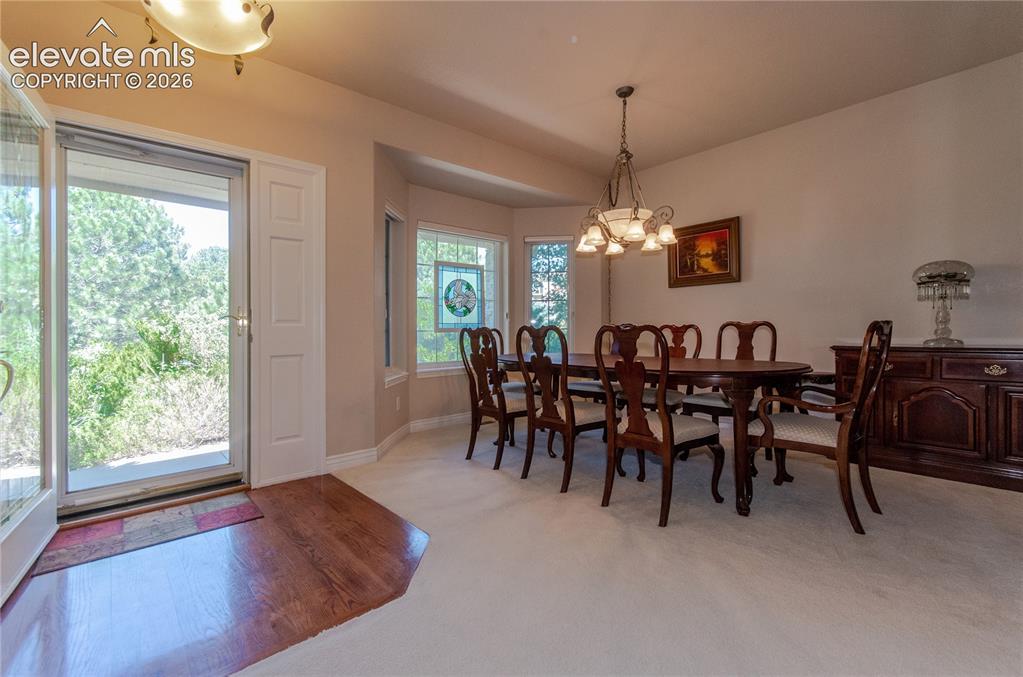 Image 6 of 50: Dining Area