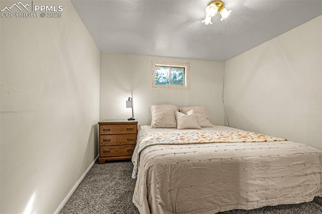 Image 15 of 18: Bedroom