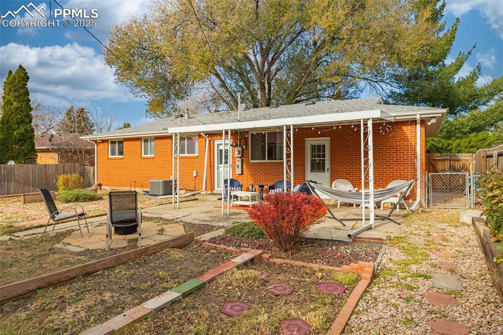 Image 16 of 18: Back of Structure