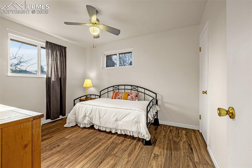 Image 8 of 18: Bedroom