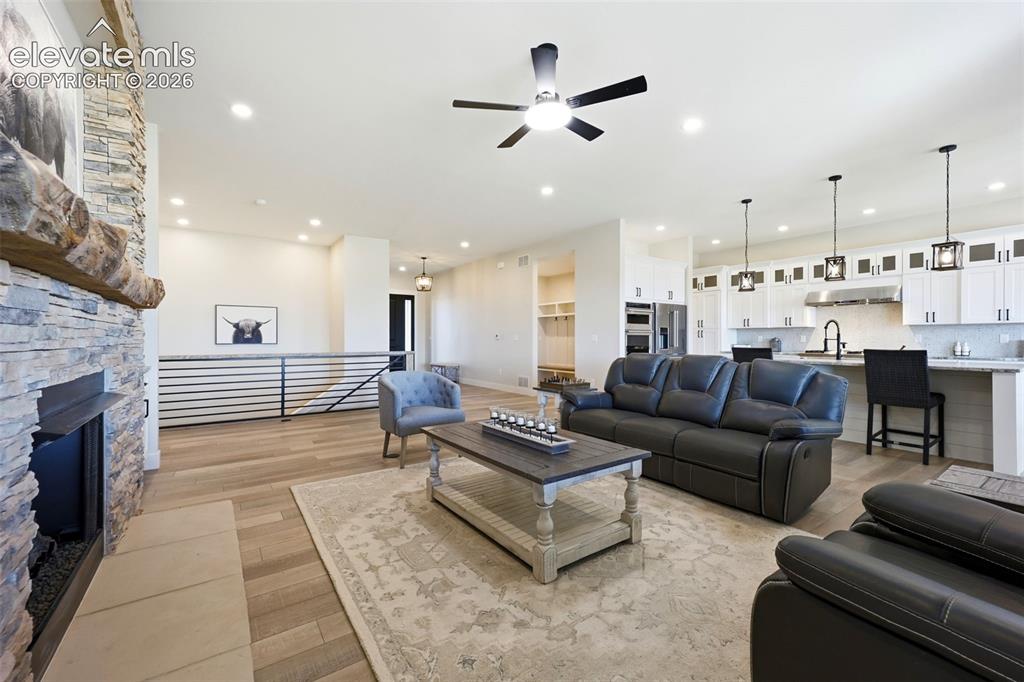 Image 7 of 50: Living room, open to kitchen 