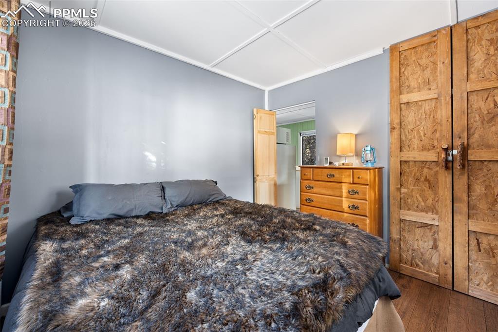 Image 12 of 26: Bedroom