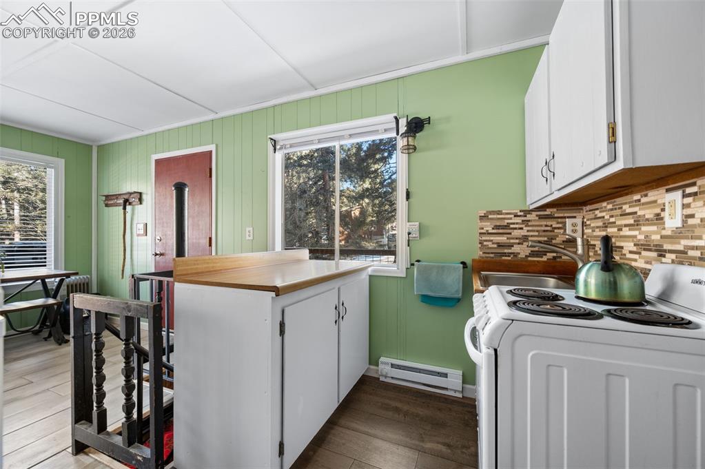 Image 9 of 26: Kitchen