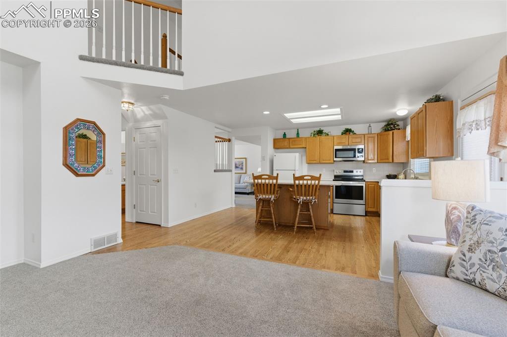 Image 10 of 30: Living Room