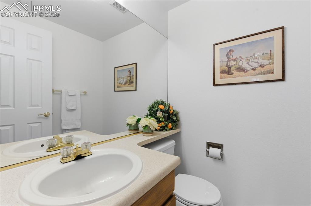 Image 14 of 30: Bathroom