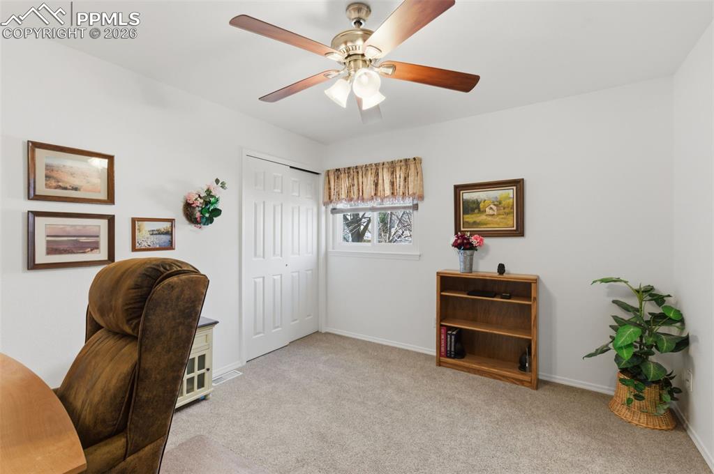 Image 20 of 30: Office