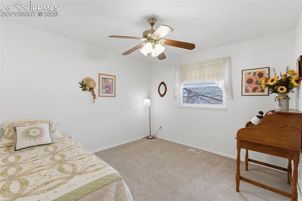 Image 21 of 30: Bedroom