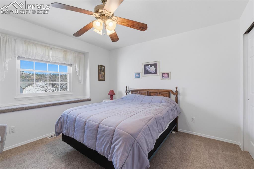 Image 23 of 30: Bedroom