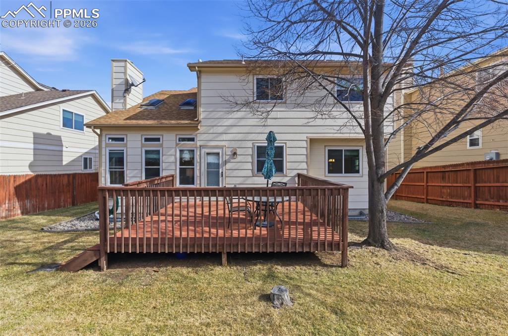 Image 26 of 30: Back of Structure