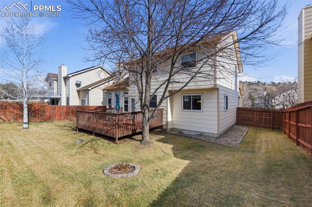 Image 28 of 30: Back of Structure