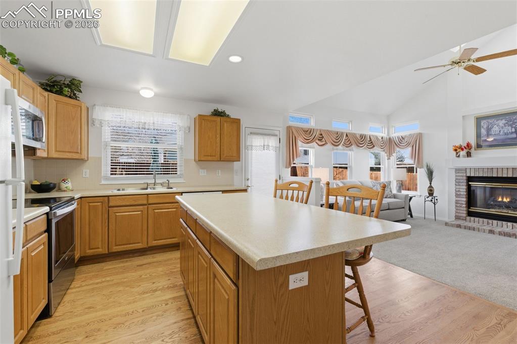 Image 7 of 30: Kitchen