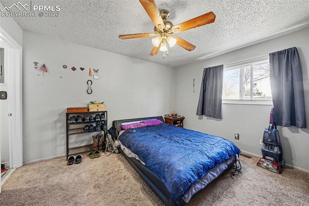 Image 10 of 23: Bedroom