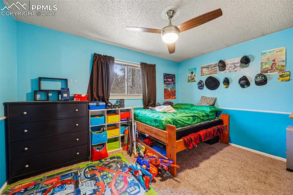 Image 12 of 23: Bedroom