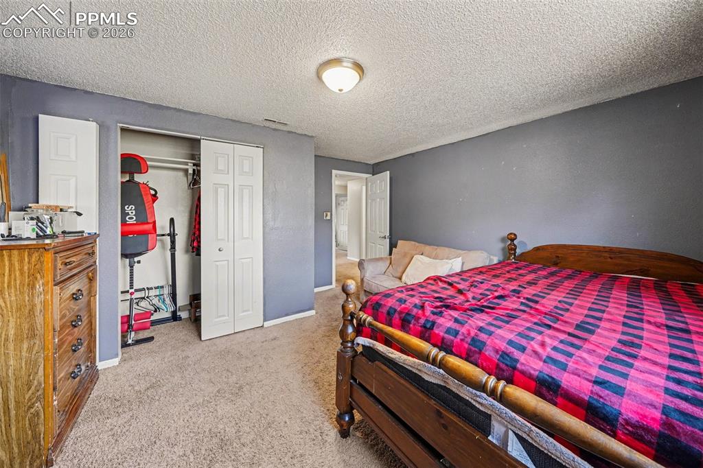 Image 17 of 23: Bedroom