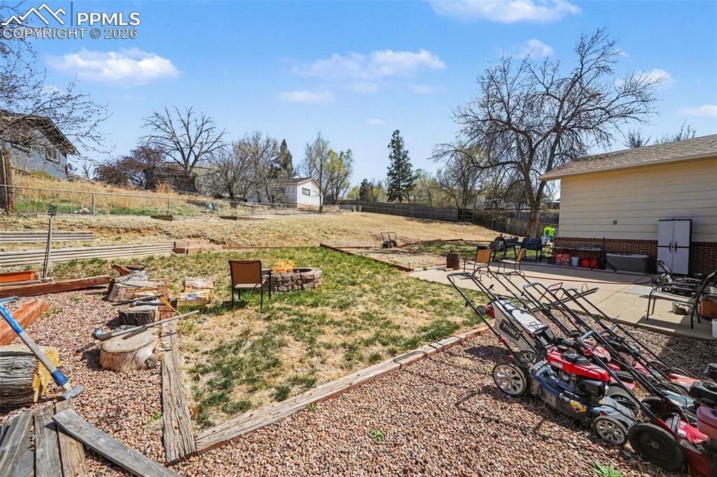 Image 23 of 23: Yard