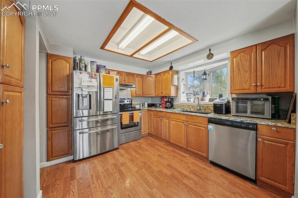 Image 6 of 23: Kitchen