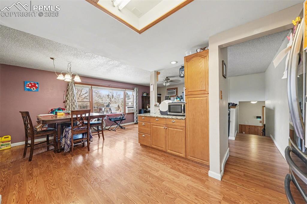 Image 8 of 23: Dining Area